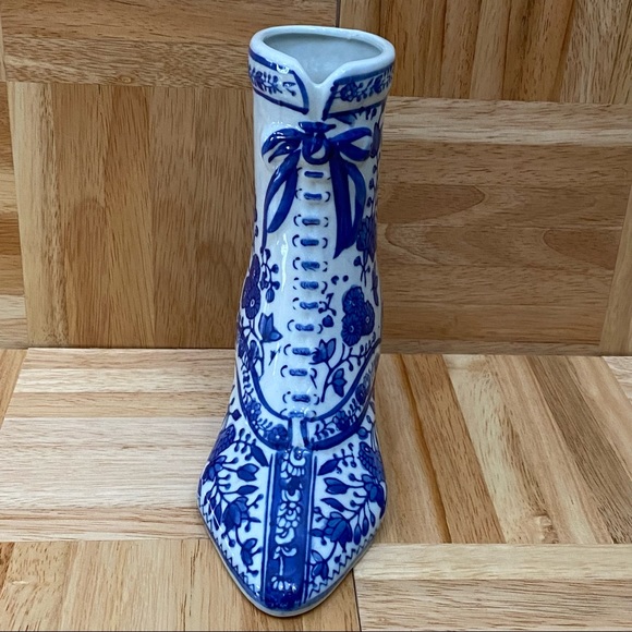 Vintage The Canton Collection by Two’s Co Blue & White Porcelain Boots Planter - Picture 3 of 14